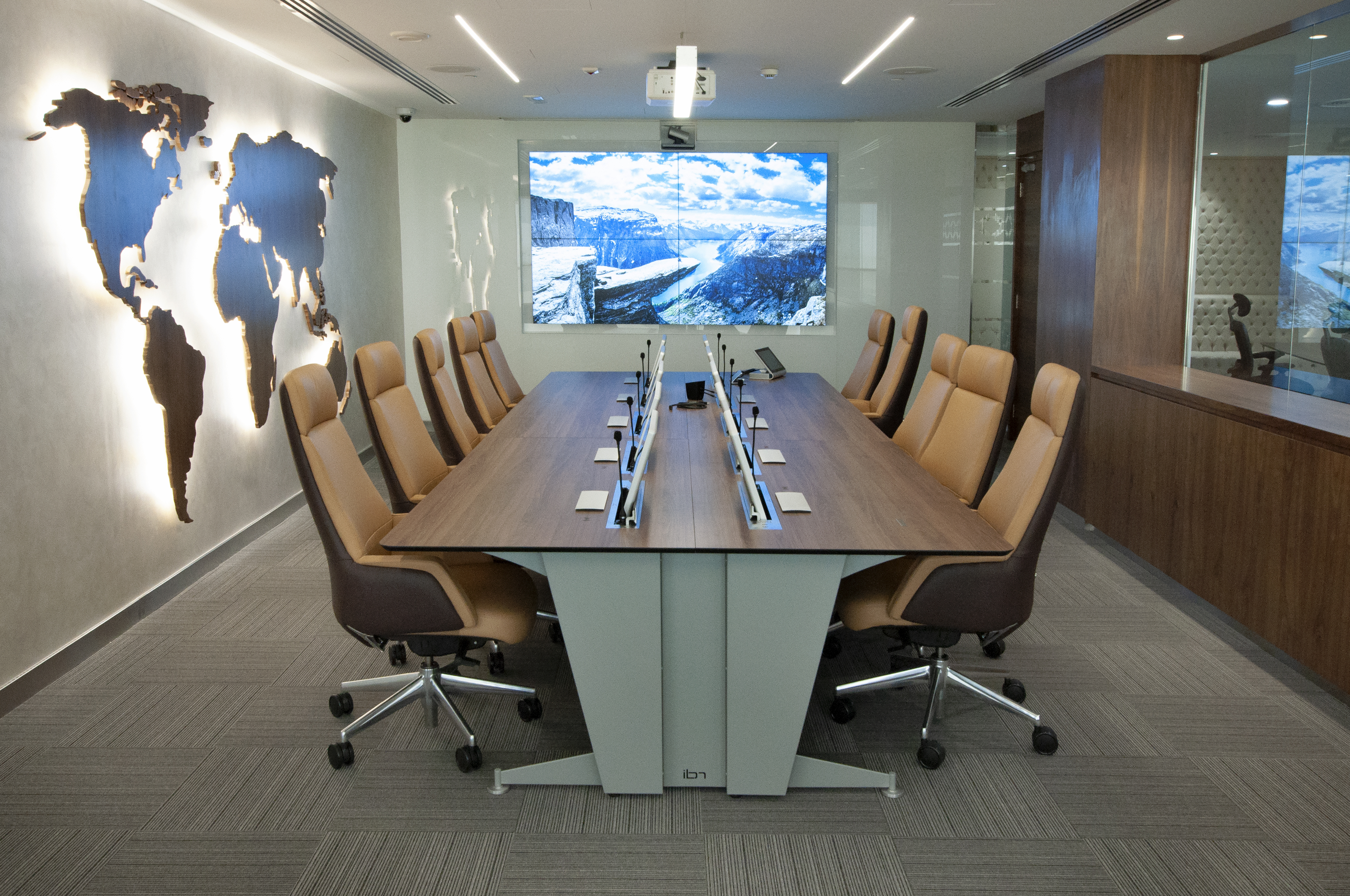 Situation room-08 copy.jpg